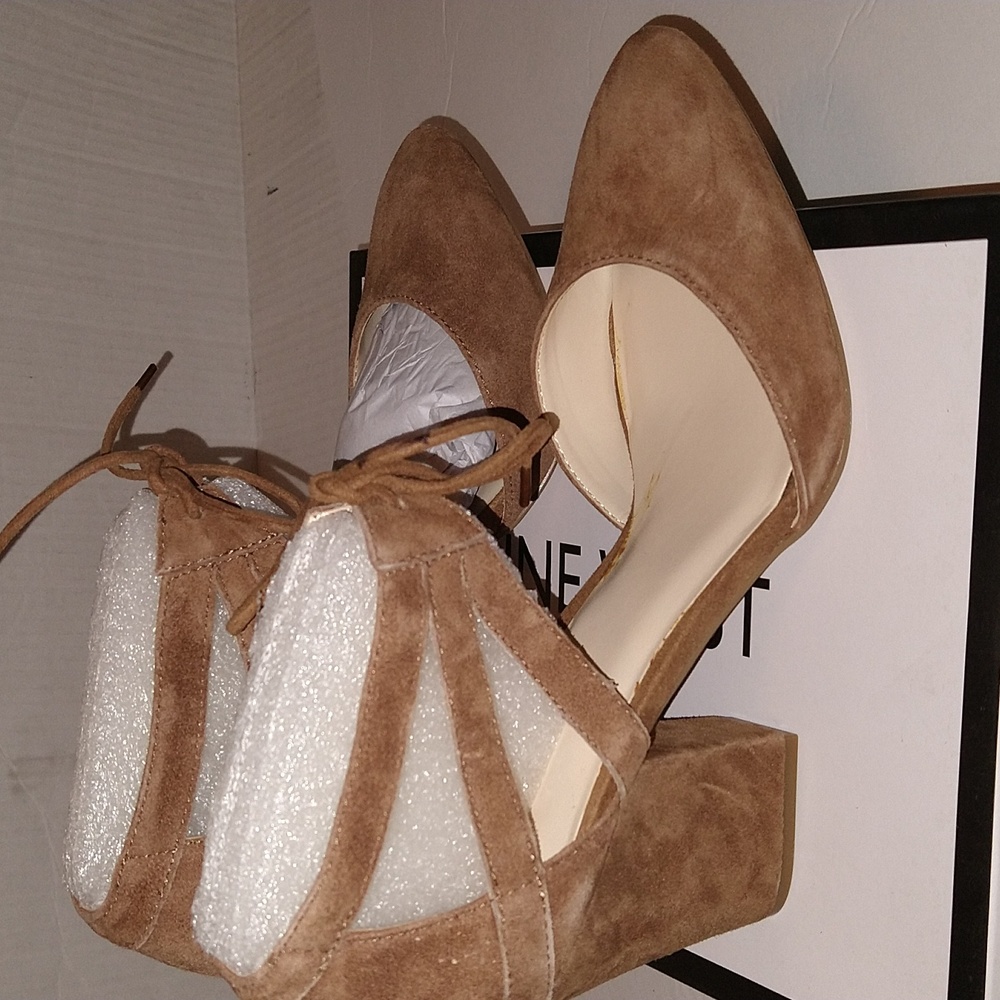 Nine West Sabiniano Suede Pointed toe pump size 8